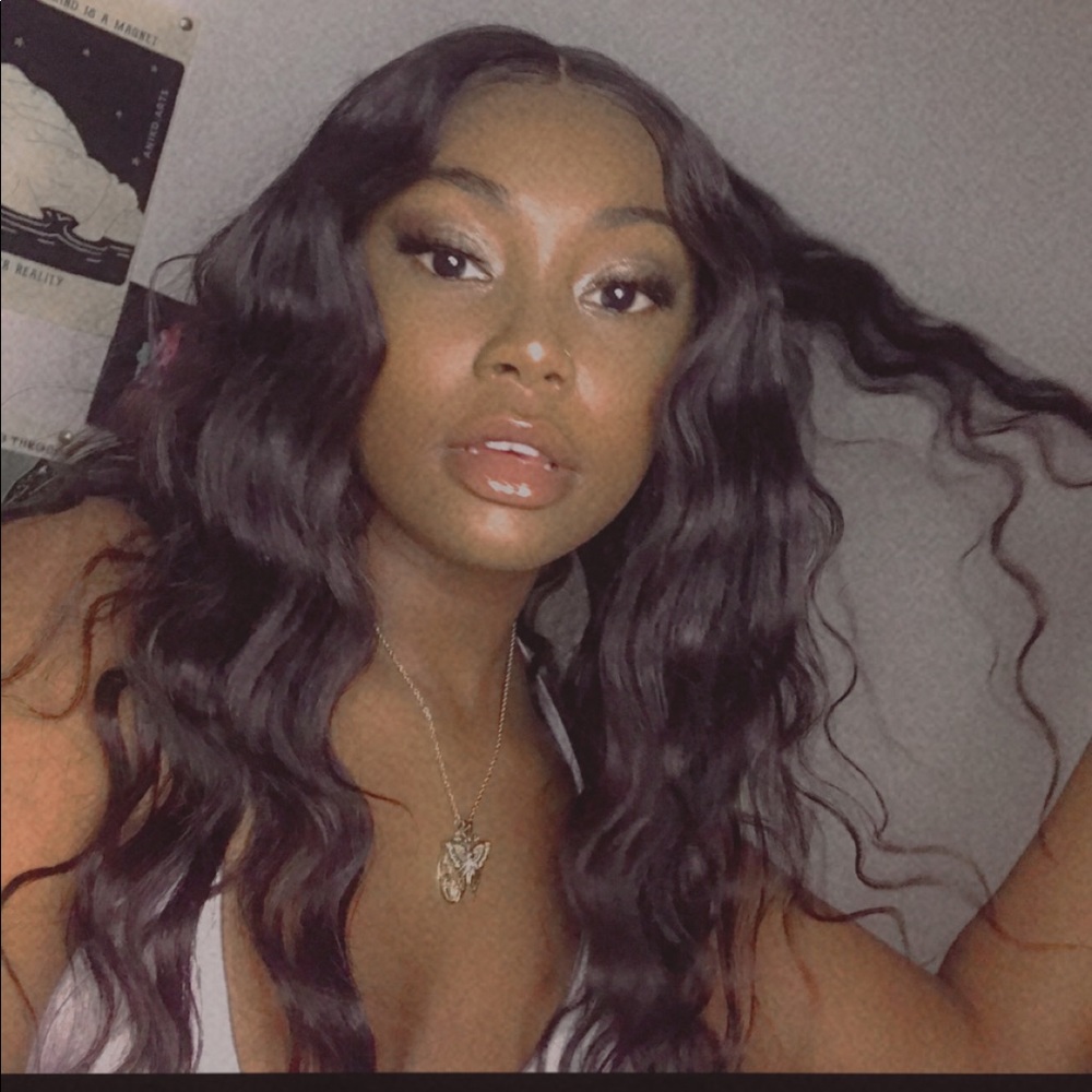 Meet your Posher, Nia